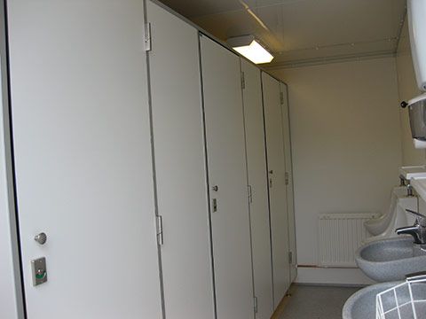 Mobile toilet container